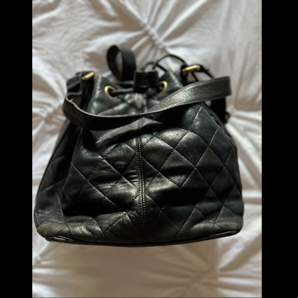 Authentic Chanel Bucket Drawstring Vintage Black Quilted Lambskin Cross Body Bag - Picture 3 of 14